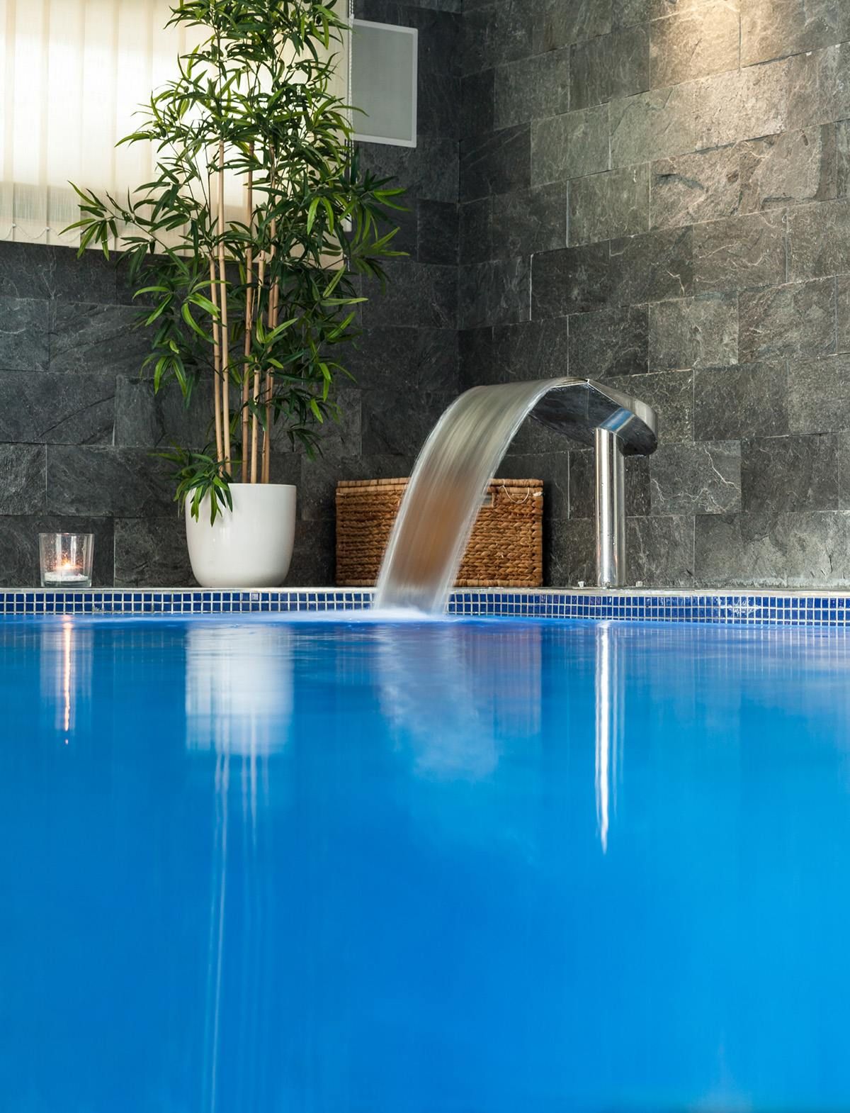 accessori piscina cascata dettaglio