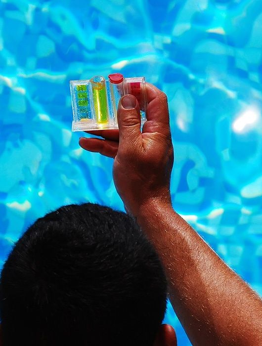 controllo acque piscina invernaggio