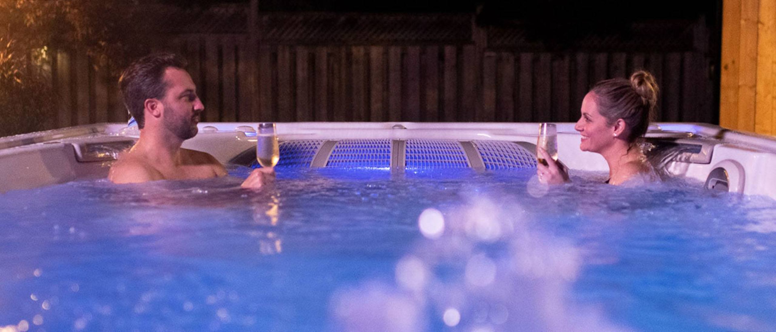 coppia mini piscina hydropool giardino