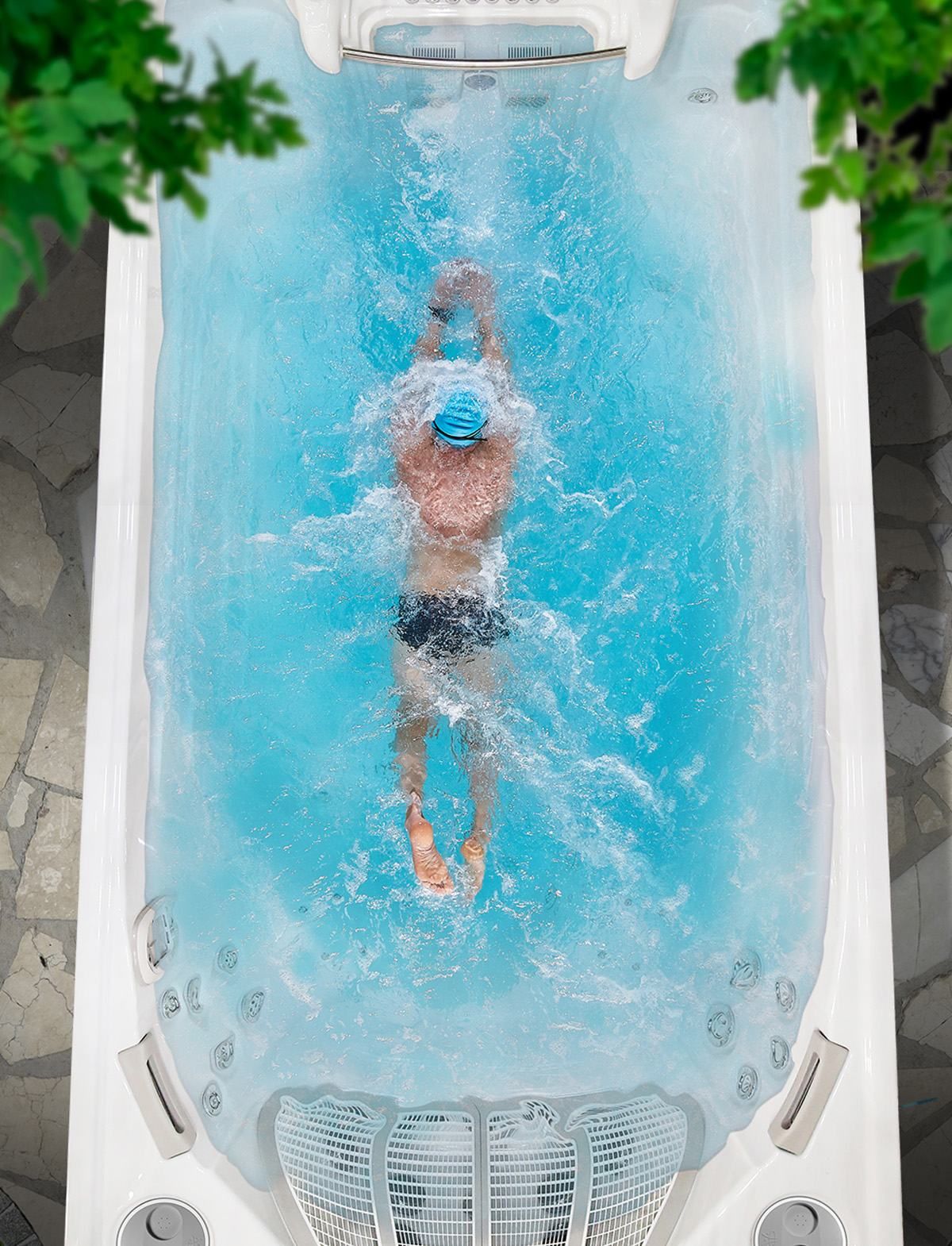 mini piscina esterna atleta nuoto