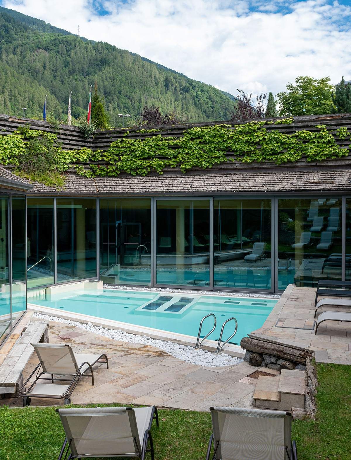 piscina esterna giardino hotel