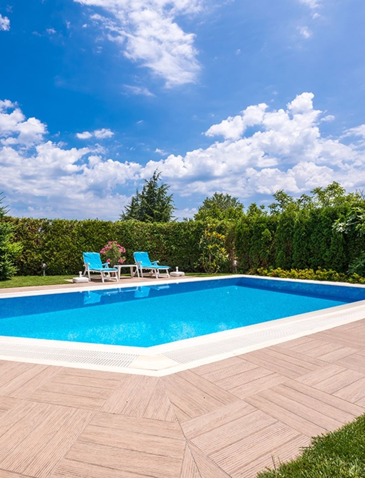 piscina esterna giardino skimmer personalizzata