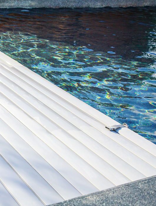 piscina esterna privata copertura