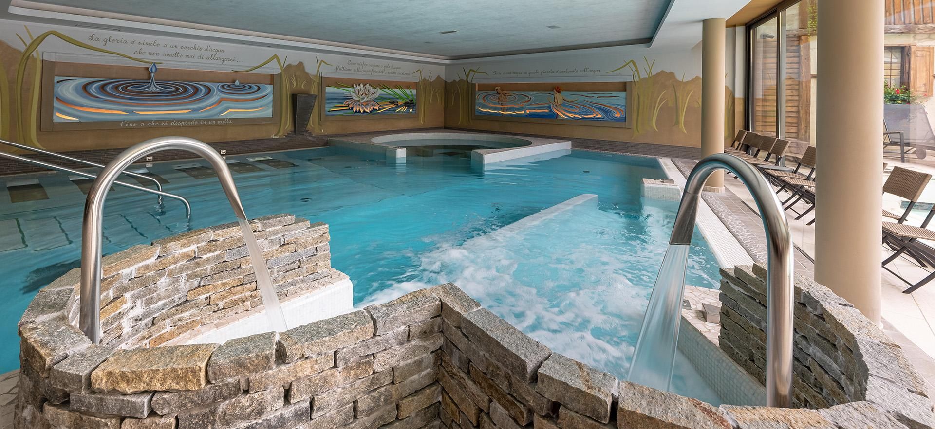 piscina hotelaccessori getti acqua.