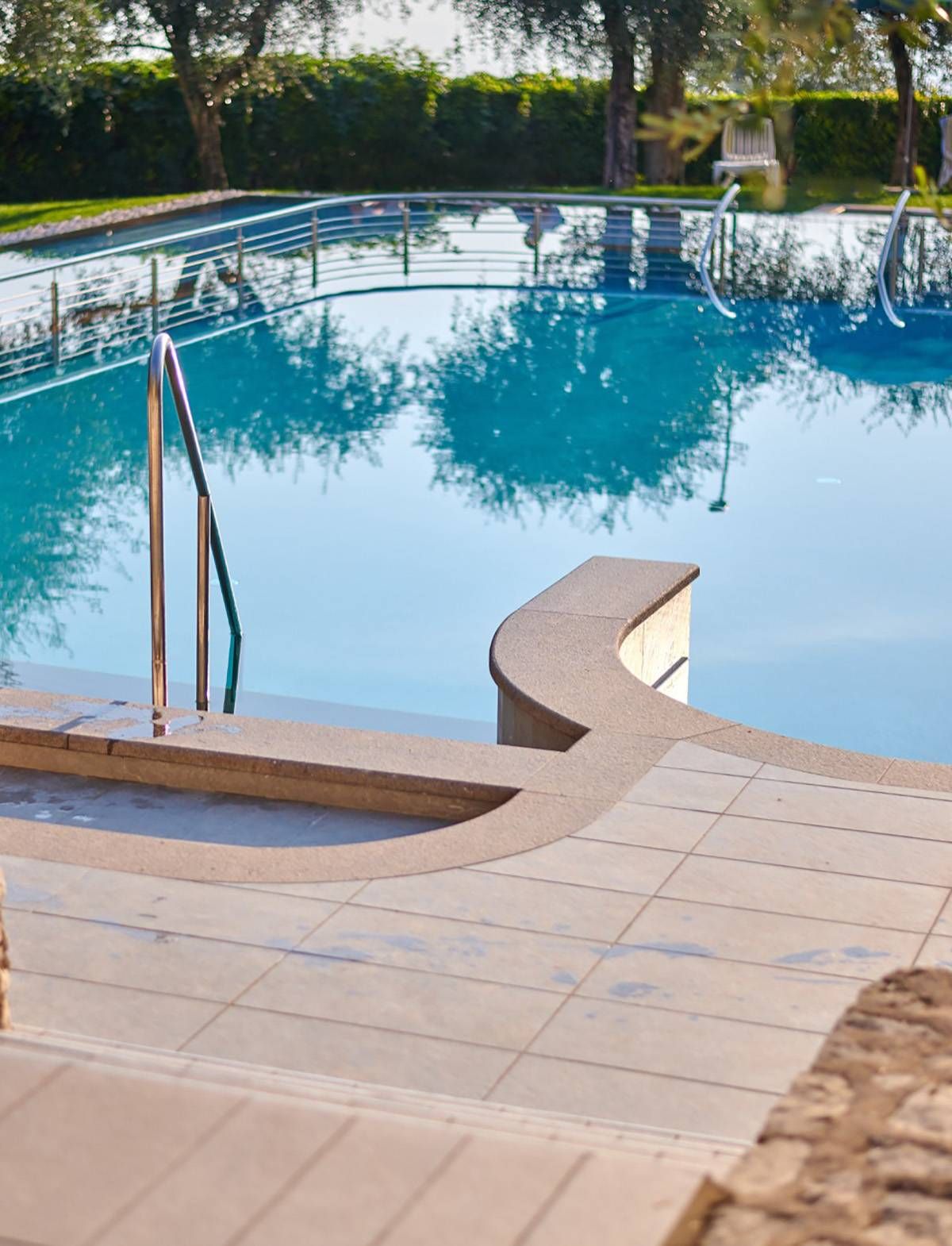 piscina ingresso scale skimmer