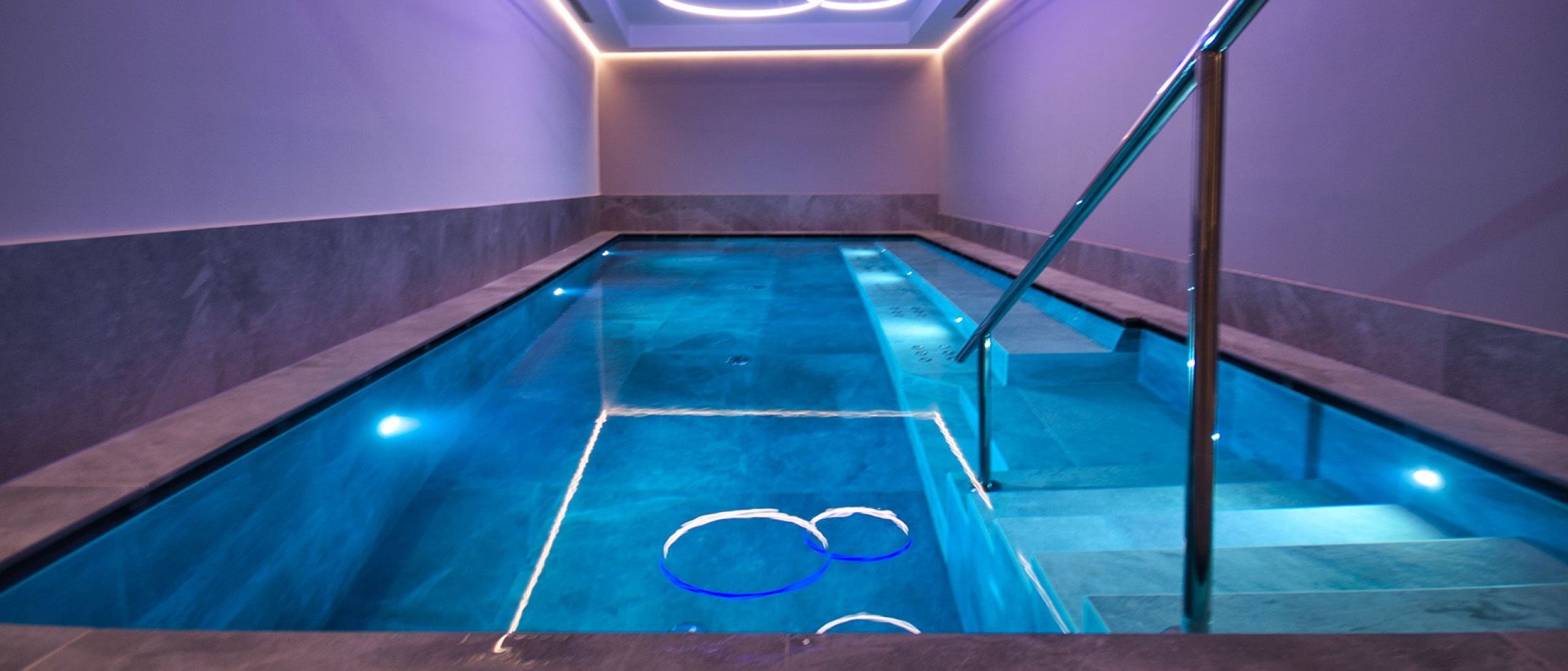 piscina interna centro benessere illuminazione