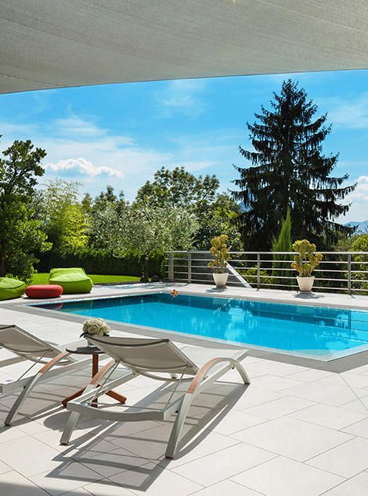 piscina privata sdraio giardino
